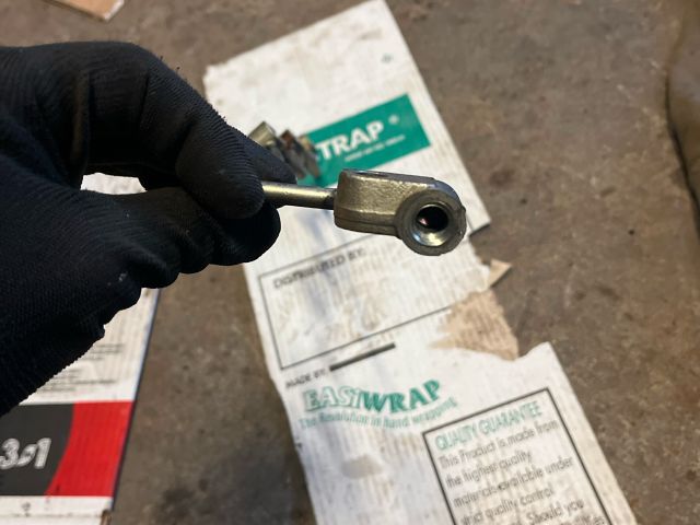 bontott TOYOTA AVENSIS T25 Résolajcső