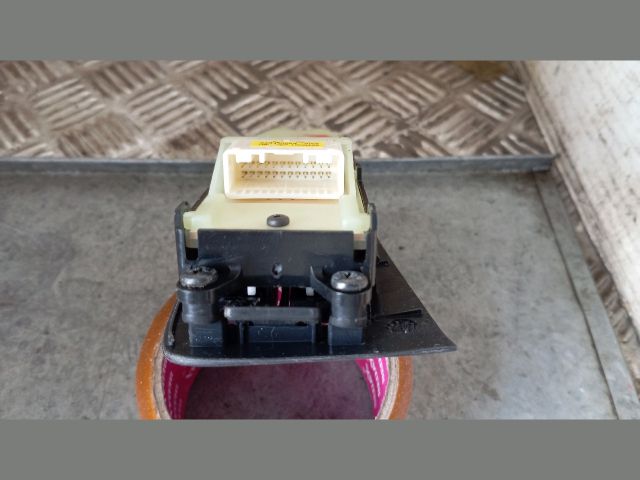 bontott TOYOTA AVENSIS T25 Ablakemelő Kapcsoló Négyes / Kettes