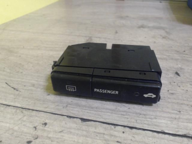 bontott TOYOTA AVENSIS T25 Ablakfűtés Kapcsoló