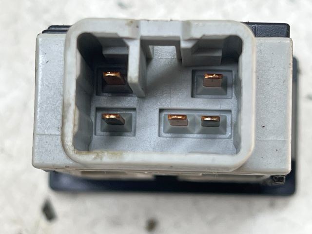 bontott TOYOTA AVENSIS T25 Ablakfűtés Kapcsoló