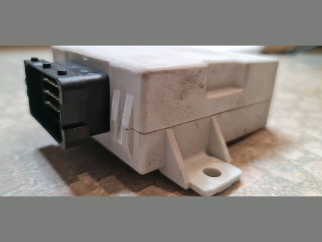 bontott TOYOTA AVENSIS T25 Ablaktörlő Relé