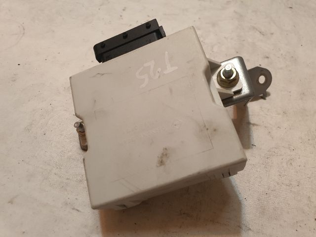 bontott TOYOTA AVENSIS T25 Ablaktörlő Relé