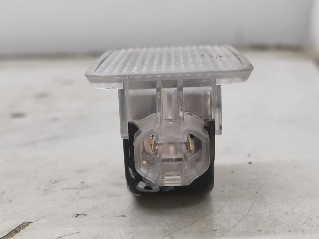 bontott TOYOTA AVENSIS T25 Ajtó Világítás