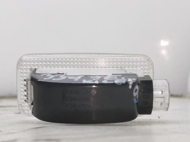 bontott TOYOTA AVENSIS T25 Ajtó Világítás