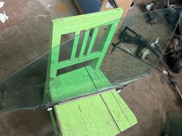 bontott TOYOTA AVENSIS T25 Bal első Ablak