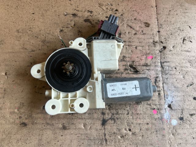 bontott TOYOTA AVENSIS T25 Bal első Ablakemelő Motor
