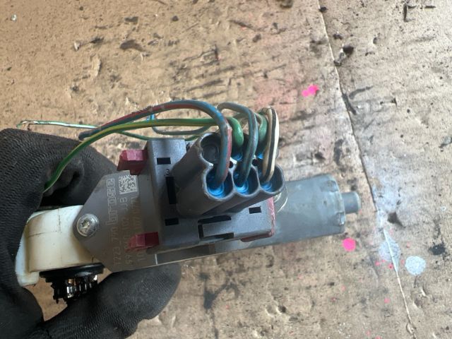 bontott TOYOTA AVENSIS T25 Bal első Ablakemelő Motor