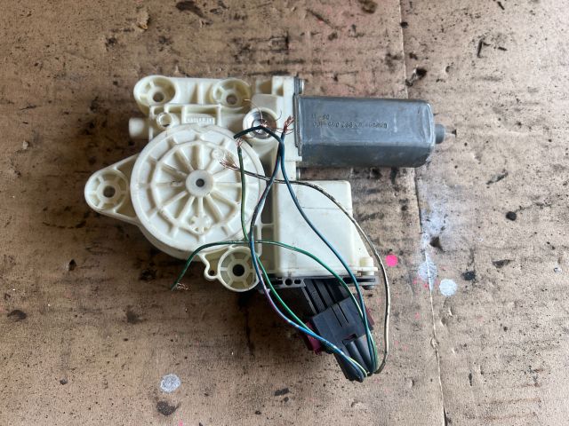 bontott TOYOTA AVENSIS T25 Bal első Ablakemelő Motor