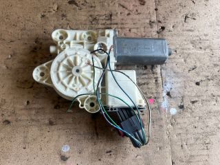 bontott TOYOTA AVENSIS T25 Bal első Ablakemelő Motor