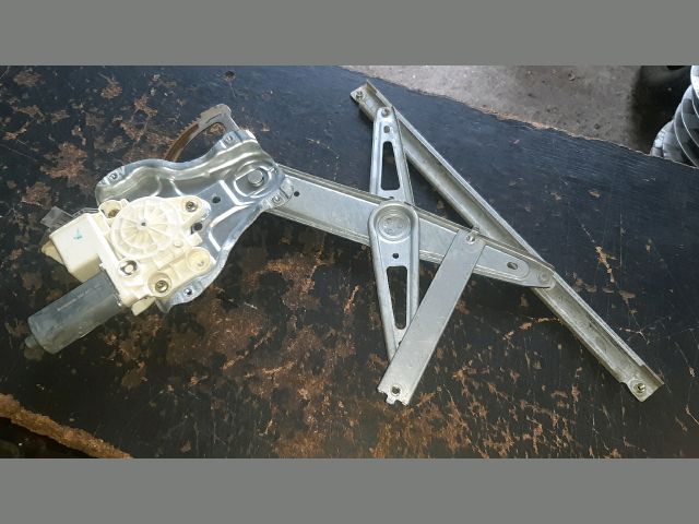 bontott TOYOTA AVENSIS T25 Bal első Ablakemelő Szerkezet (Elektromos)