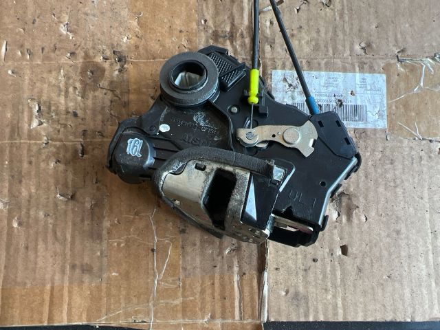 bontott TOYOTA AVENSIS T25 Bal első Ajtózár