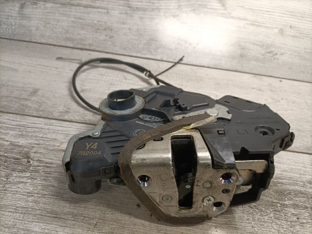 bontott TOYOTA AVENSIS T25 Bal első Ajtózár