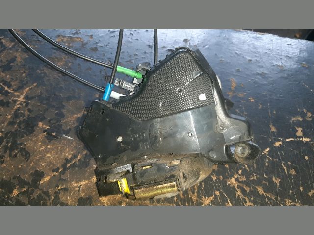 bontott TOYOTA AVENSIS T25 Bal első Ajtózár