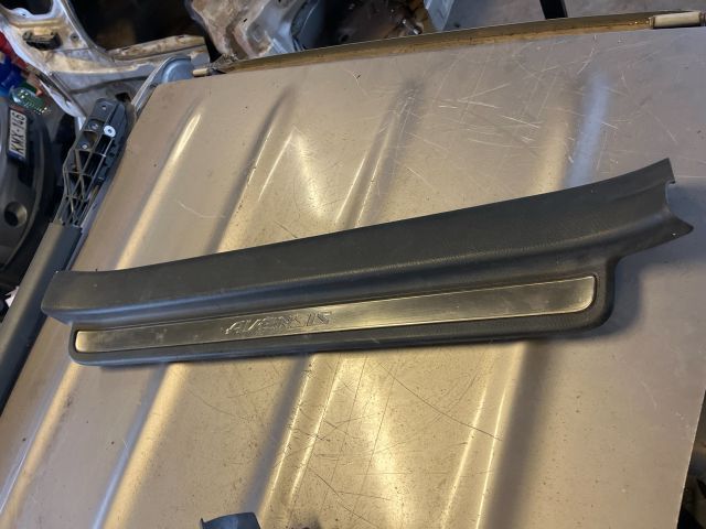 bontott TOYOTA AVENSIS T25 Bal első Küszöb Díszléc