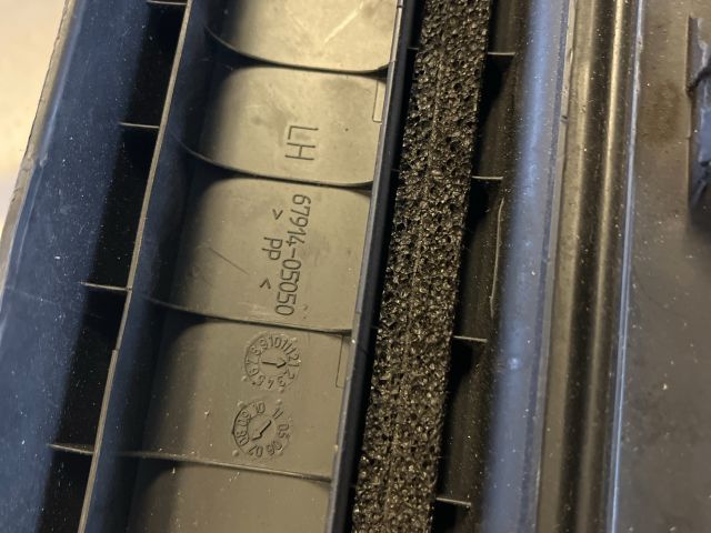 bontott TOYOTA AVENSIS T25 Bal első Küszöb Díszléc