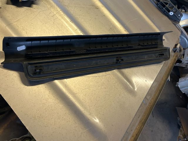 bontott TOYOTA AVENSIS T25 Bal első Küszöb Díszléc