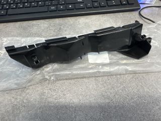 bontott TOYOTA AVENSIS T25 Bal első Oldal Lökhárító Tartó (Műanyag)