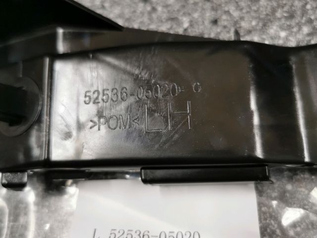 bontott TOYOTA AVENSIS T25 Bal első Oldal Lökhárító Tartó (Műanyag)