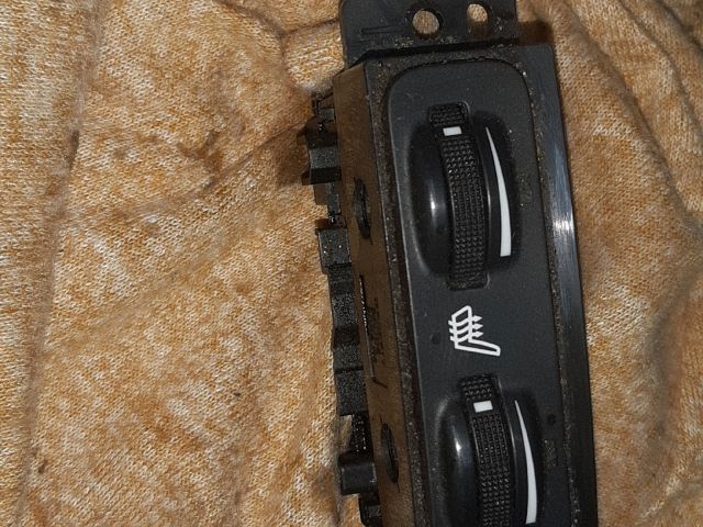 bontott TOYOTA AVENSIS T25 Bal első Ülésfűtés Kapcsoló