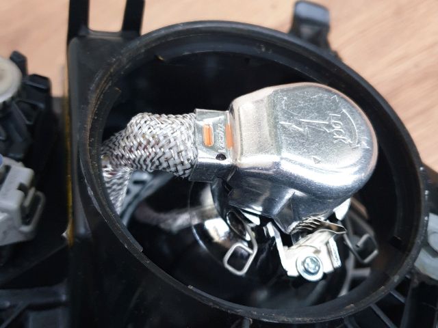 bontott TOYOTA AVENSIS T25 Bal Fényszóró