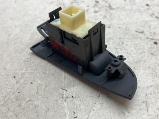 bontott TOYOTA AVENSIS T25 Bal hátsó Ablakemelő Kapcsoló