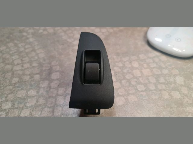 bontott TOYOTA AVENSIS T25 Bal hátsó Ablakemelő Kapcsoló