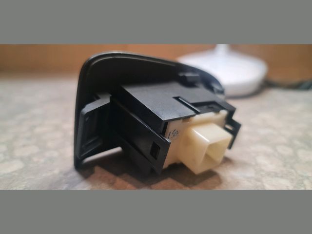 bontott TOYOTA AVENSIS T25 Bal hátsó Ablakemelő Kapcsoló