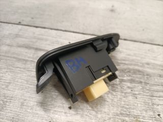 bontott TOYOTA AVENSIS T25 Bal hátsó Ablakemelő Kapcsoló