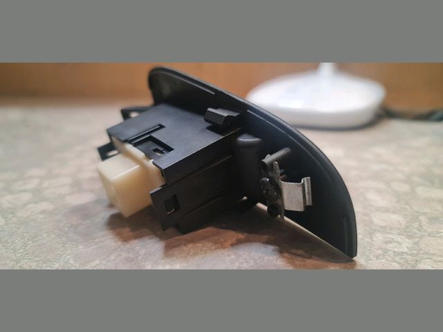 bontott TOYOTA AVENSIS T25 Bal hátsó Ablakemelő Kapcsoló