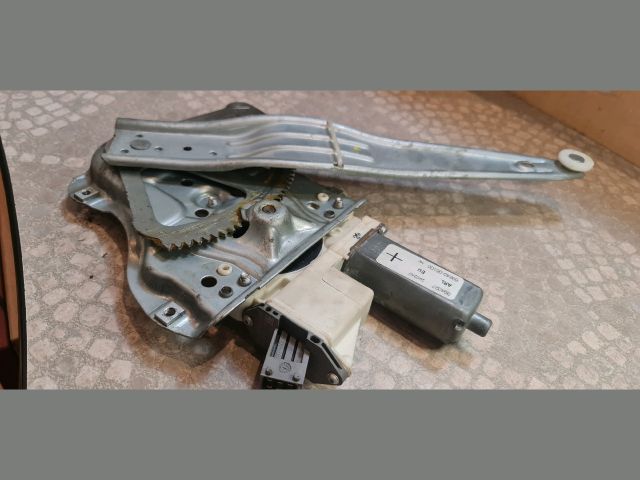 bontott TOYOTA AVENSIS T25 Bal hátsó Ablakemelő Szerkezet (Elektromos)