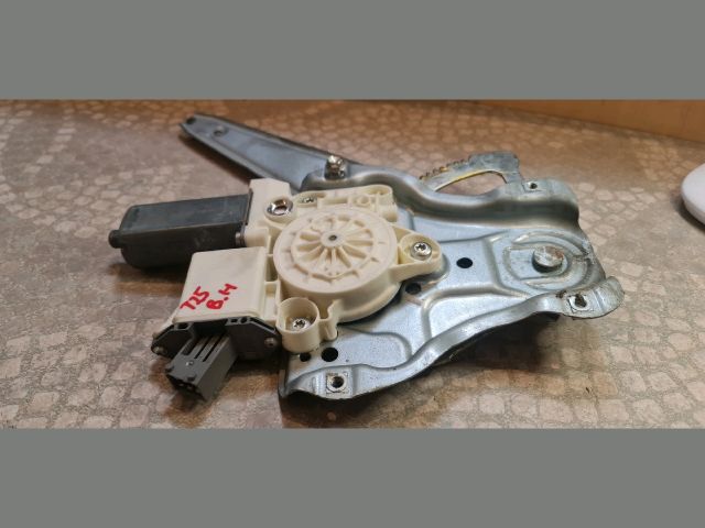 bontott TOYOTA AVENSIS T25 Bal hátsó Ablakemelő Szerkezet (Elektromos)