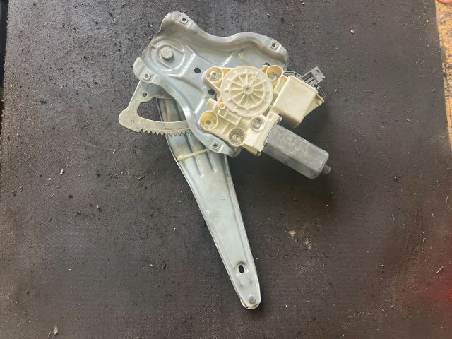 bontott TOYOTA AVENSIS T25 Bal hátsó Ablakemelő Szerkezet (Elektromos)