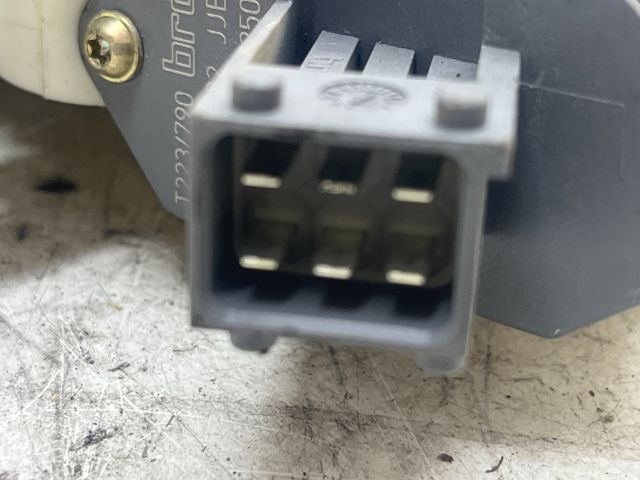 bontott TOYOTA AVENSIS T25 Bal hátsó Ablakemelő Szerkezet (Elektromos)