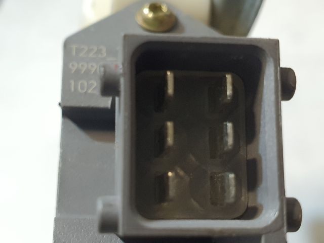 bontott TOYOTA AVENSIS T25 Bal hátsó Ablakemelő Szerkezet (Elektromos)