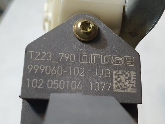 bontott TOYOTA AVENSIS T25 Bal hátsó Ablakemelő Szerkezet (Elektromos)