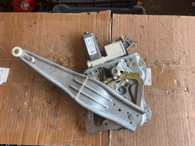 bontott TOYOTA AVENSIS T25 Bal hátsó Ablakemelő Szerkezet (Elektromos)