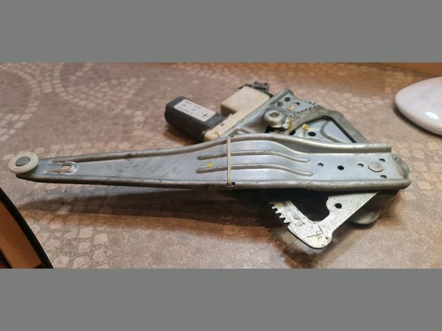 bontott TOYOTA AVENSIS T25 Bal hátsó Ablakemelő Szerkezet (Elektromos)