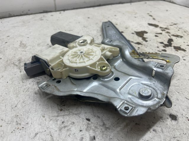 bontott TOYOTA AVENSIS T25 Bal hátsó Ablakemelő Szerkezet (Elektromos)