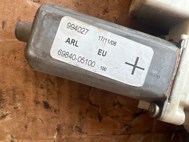 bontott TOYOTA AVENSIS T25 Bal hátsó Ablakemelő Szerkezet (Elektromos)