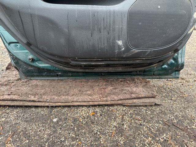 bontott TOYOTA AVENSIS T25 Bal hátsó Ajtó (Részeivel)