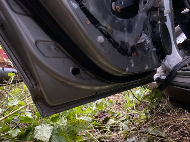 bontott TOYOTA AVENSIS T25 Bal hátsó Ajtó (Üres lemez)