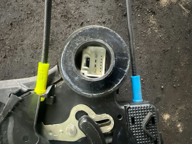 bontott TOYOTA AVENSIS T25 Bal hátsó Ajtózár