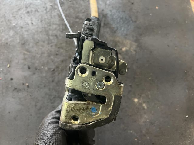 bontott TOYOTA AVENSIS T25 Bal hátsó Ajtózár