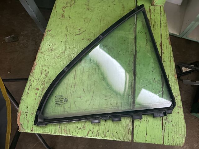 bontott TOYOTA AVENSIS T25 Bal hátsó Fixüveg (Ajtóban)