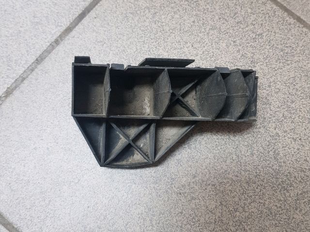 bontott TOYOTA AVENSIS T25 Bal hátsó Lökhárító Tartó (Műanyag)