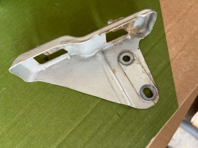 bontott TOYOTA AVENSIS T25 Bal Lökhárító Tartó Nyúlványvég