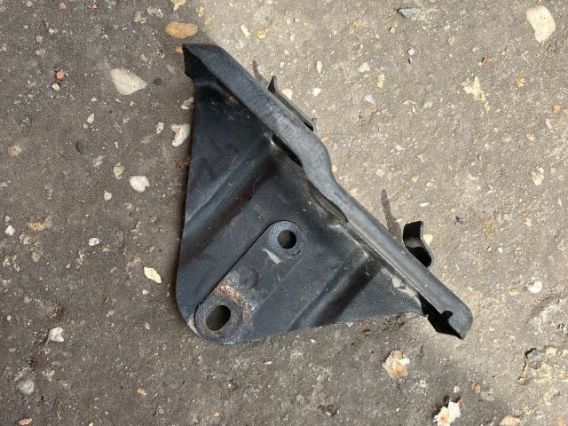 bontott TOYOTA AVENSIS T25 Bal Lökhárító Tartó Nyúlványvég