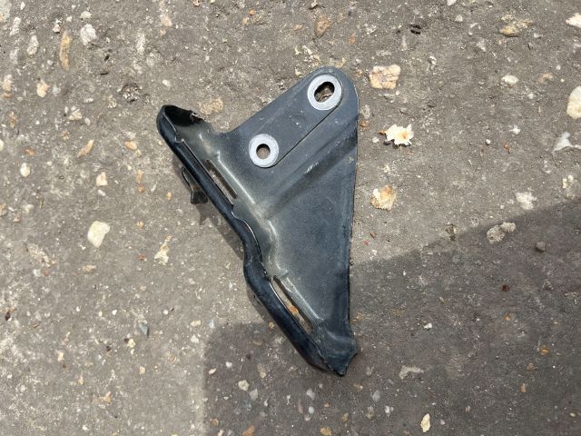 bontott TOYOTA AVENSIS T25 Bal Lökhárító Tartó Nyúlványvég