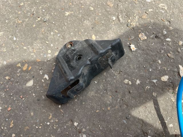 bontott TOYOTA AVENSIS T25 Bal Lökhárító Tartó Nyúlványvég