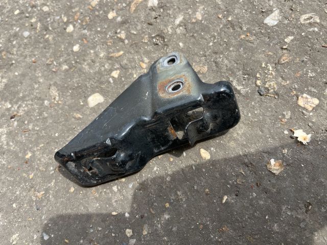 bontott TOYOTA AVENSIS T25 Bal Lökhárító Tartó Nyúlványvég